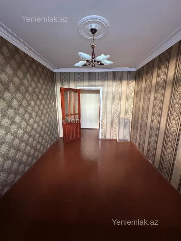 Satılır 2 otaqlı köhnə tikili 55 m²