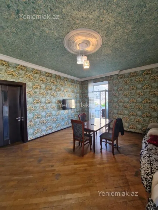 Satılır 3 otaqlı köhnə tikili 74 m²