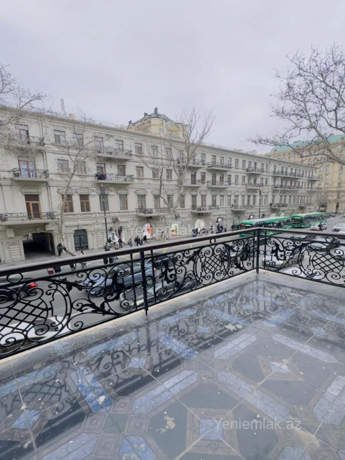 Satılır 5 otaqlı köhnə tikili 250 m²