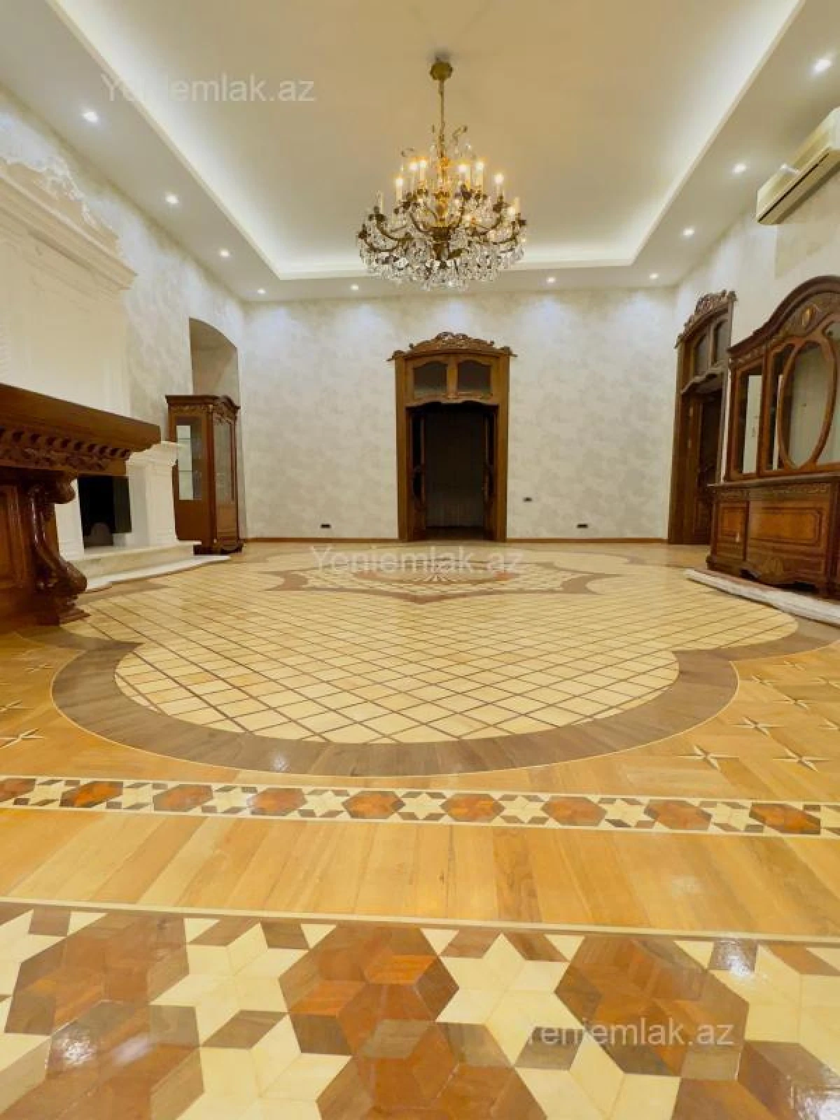 Satılır 5 otaqlı köhnə tikili 250 m²