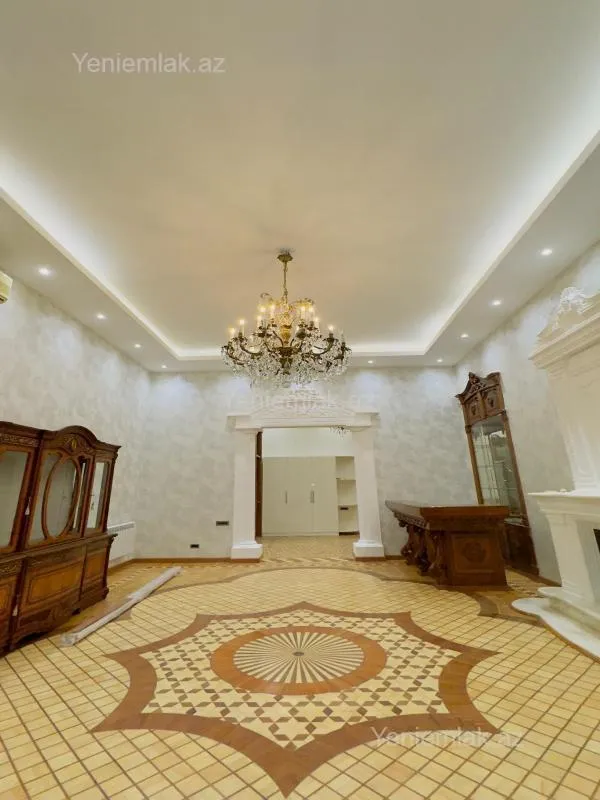 Satılır 5 otaqlı köhnə tikili 250 m²