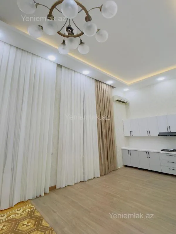 Satılır 5 otaqlı köhnə tikili 250 m²