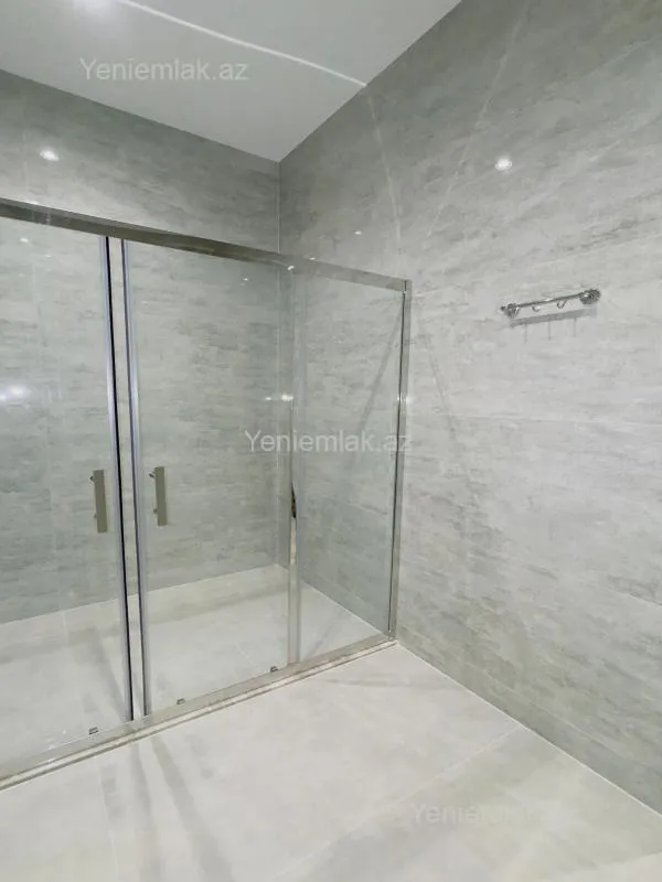 Satılır 5 otaqlı köhnə tikili 250 m²