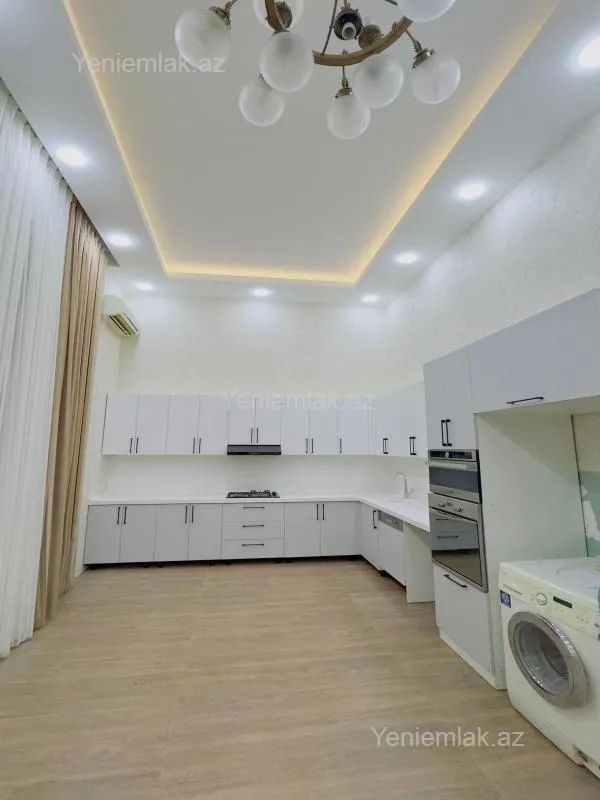 Satılır 5 otaqlı köhnə tikili 250 m²