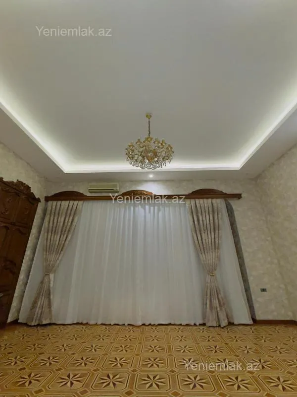 Satılır 5 otaqlı köhnə tikili 250 m²