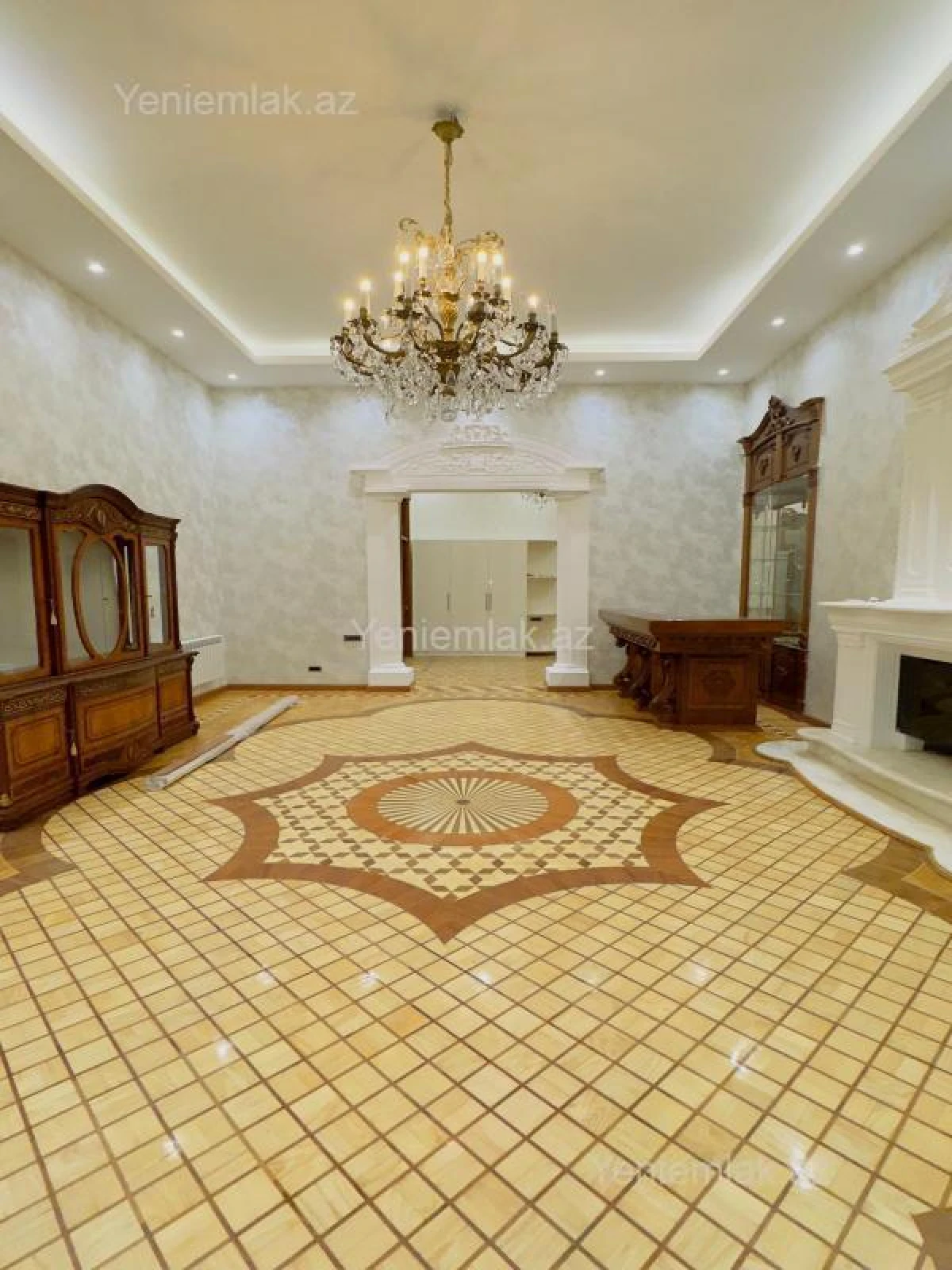 Satılır 5 otaqlı köhnə tikili 250 m²