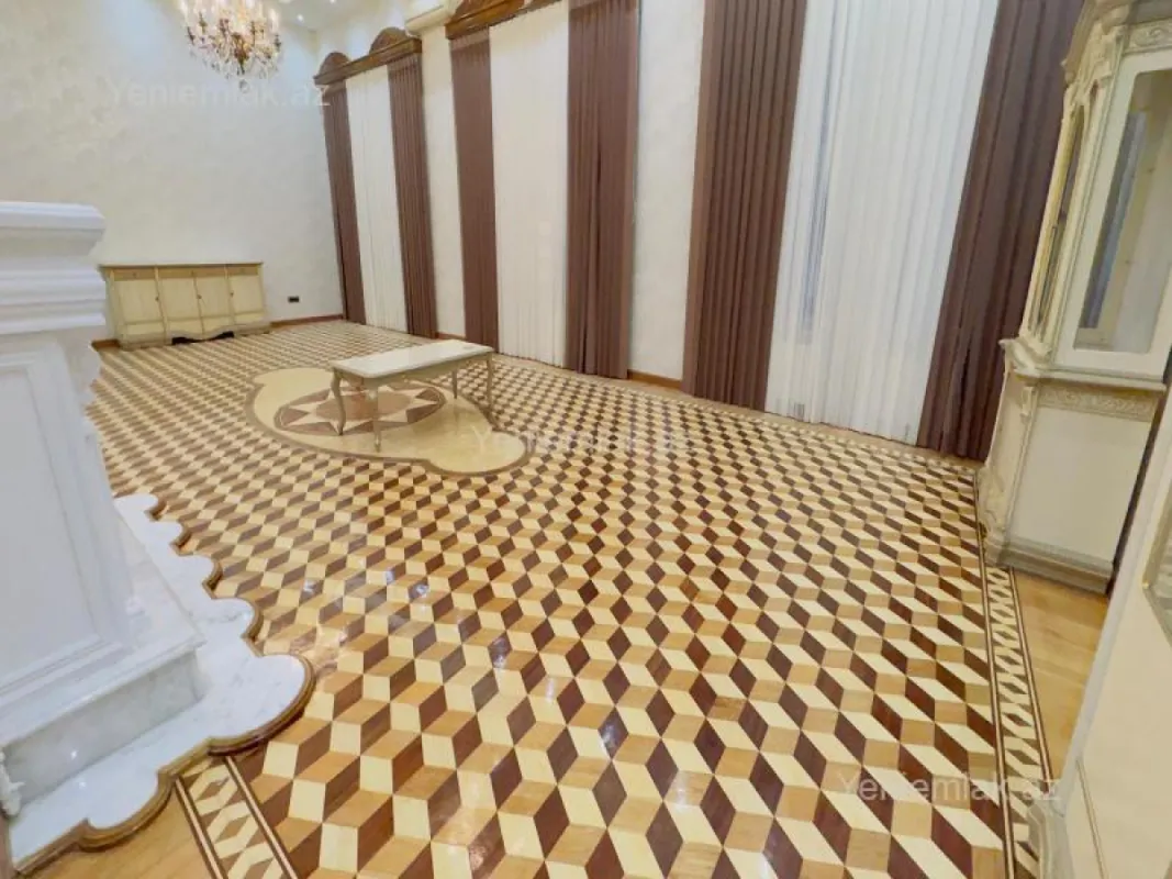 Satılır 5 otaqlı köhnə tikili 250 m²