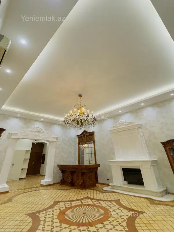 Satılır 5 otaqlı köhnə tikili 250 m²