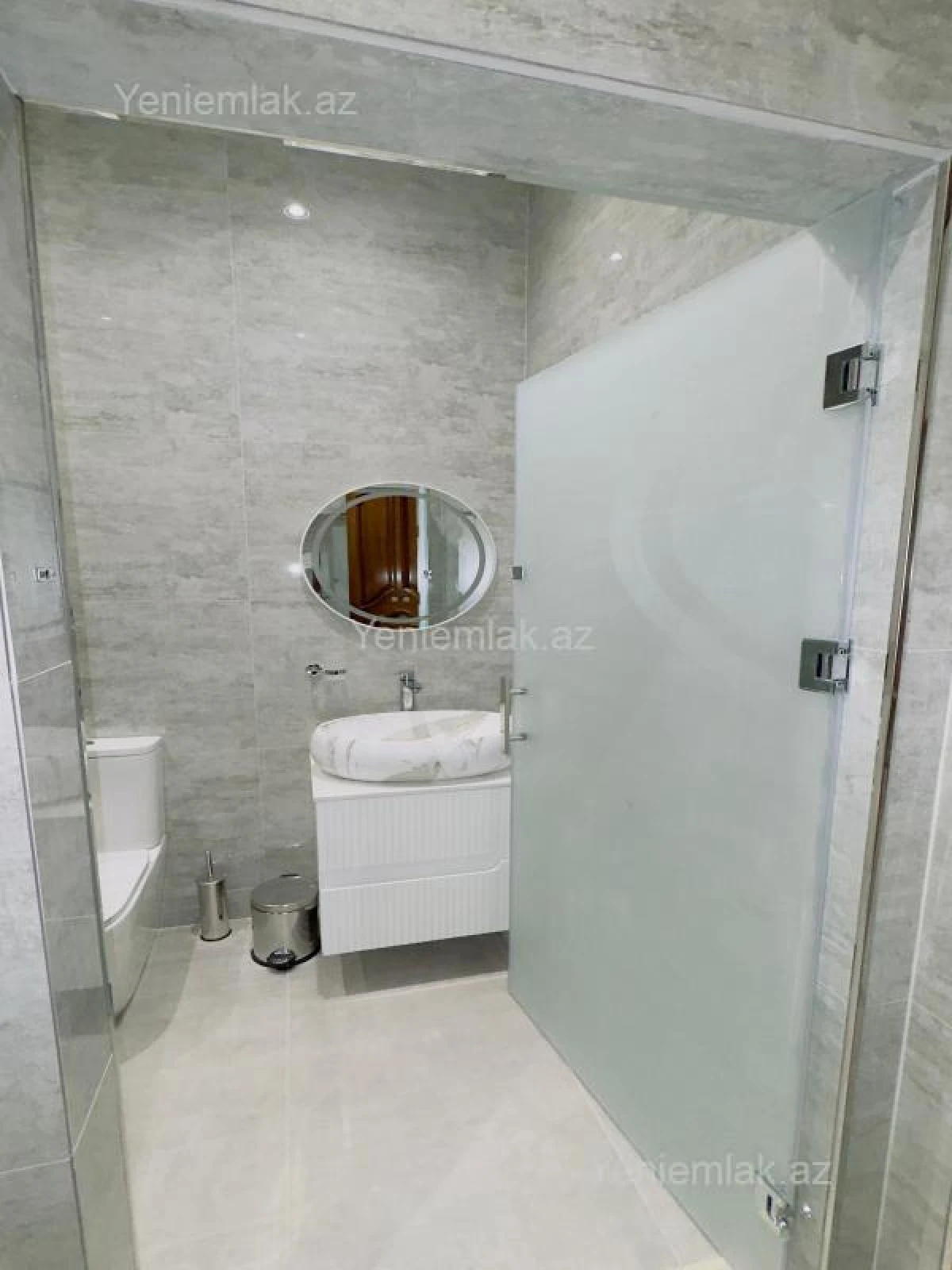 Satılır 5 otaqlı köhnə tikili 250 m²