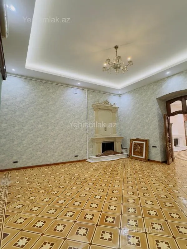 Satılır 5 otaqlı köhnə tikili 250 m²