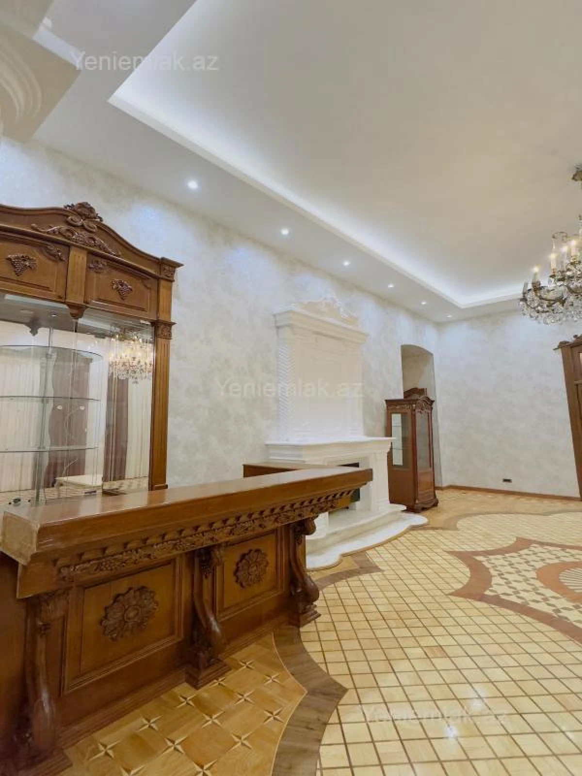 Satılır 5 otaqlı köhnə tikili 250 m²