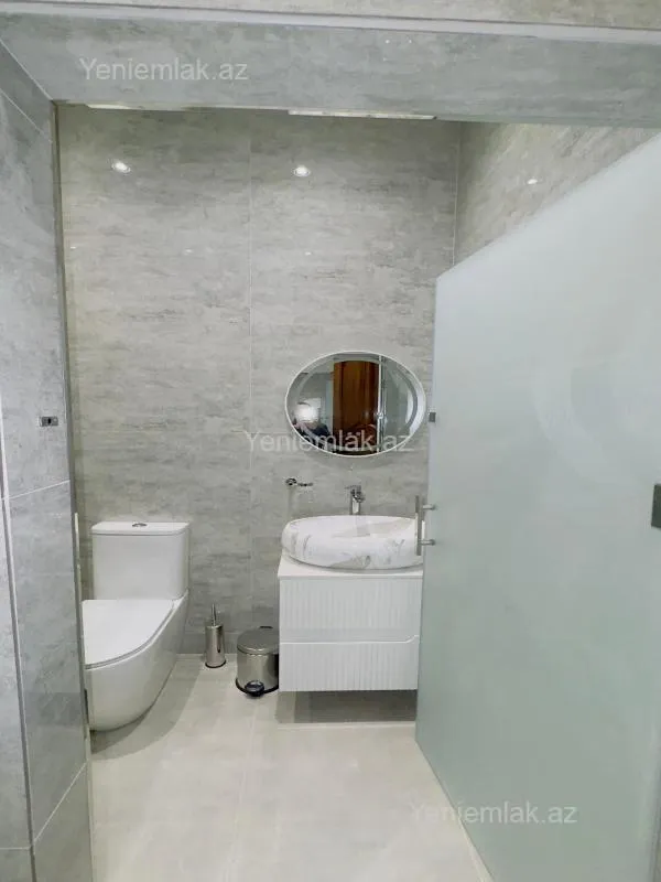 Satılır 5 otaqlı köhnə tikili 250 m²