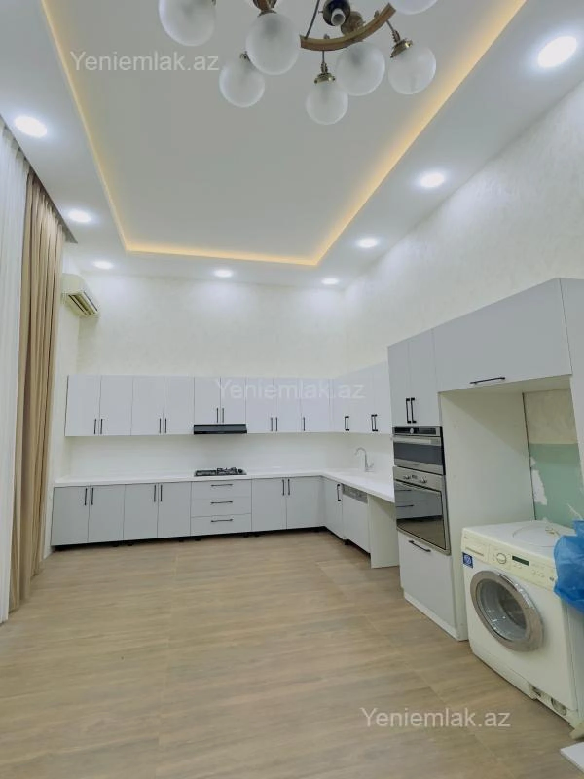 Satılır 5 otaqlı köhnə tikili 250 m²
