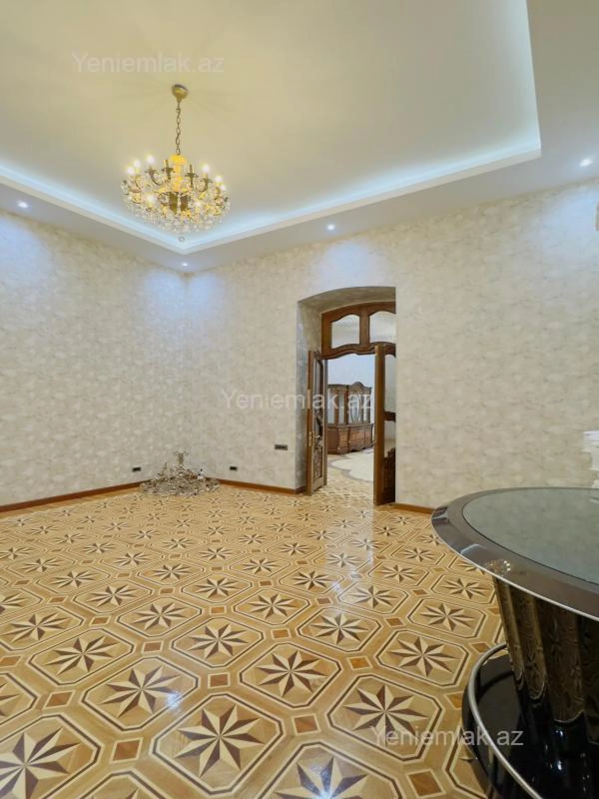 Satılır 5 otaqlı köhnə tikili 250 m²