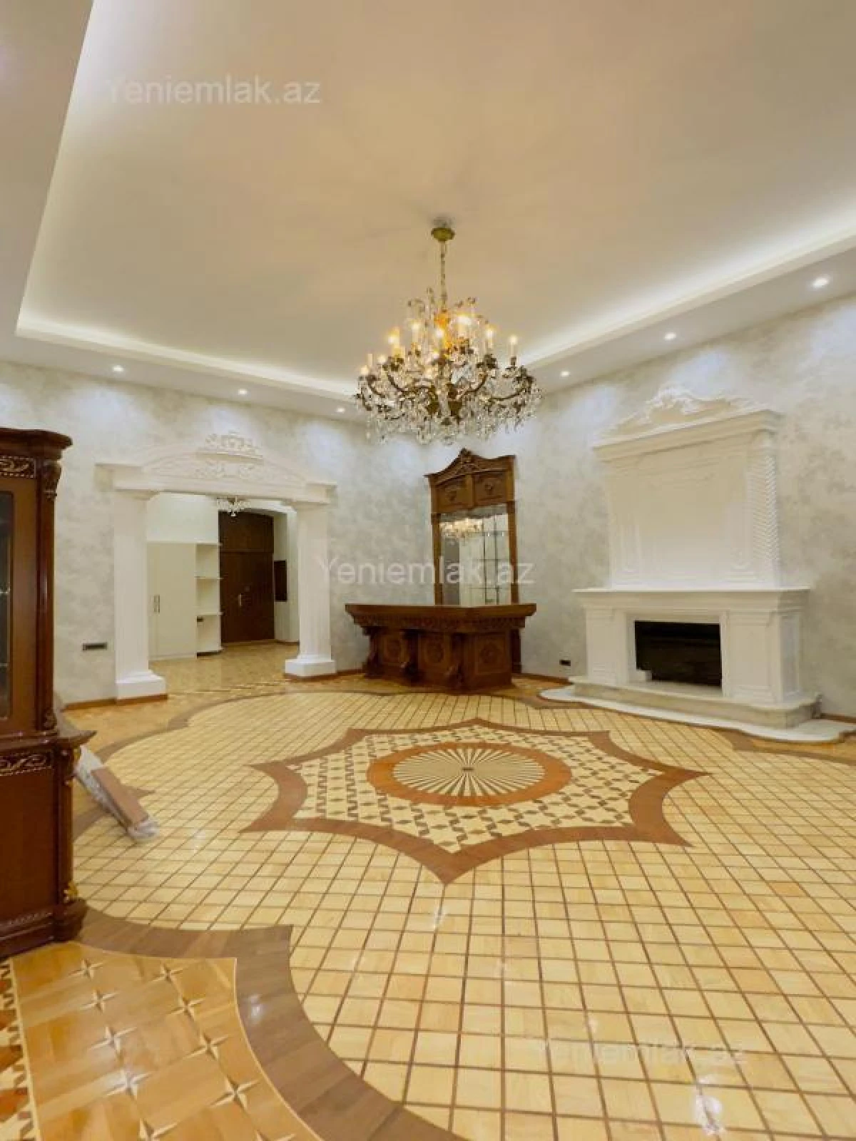 Satılır 5 otaqlı köhnə tikili 250 m²