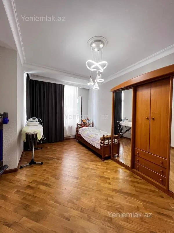 Satılır 3 otaqlı yeni tikili 165 m²