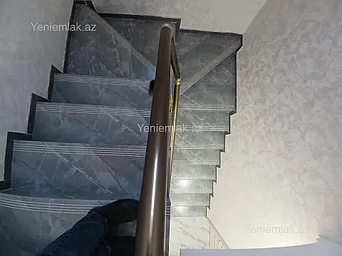 Satılır 5 otaqlı həyət evi 140 m²