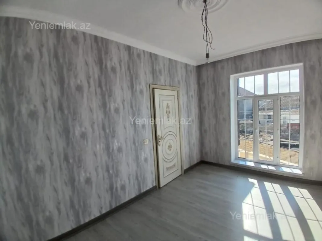 Satılır 5 otaqlı həyət evi 140 m²