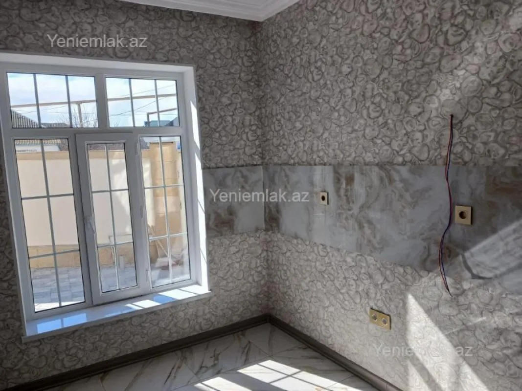 Satılır 5 otaqlı həyət evi 140 m²