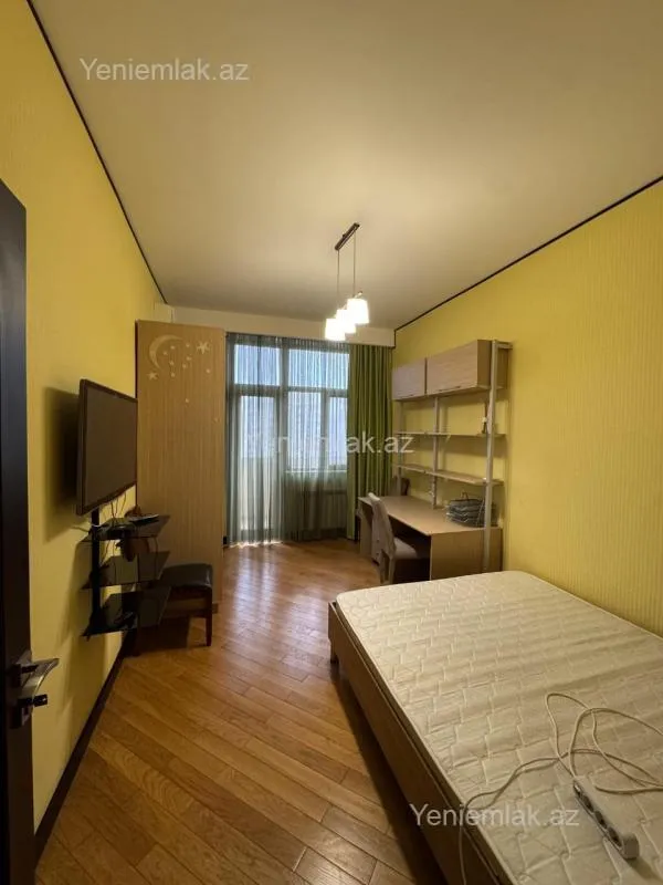 Satılır 4 otaqlı yeni tikili 200 m²