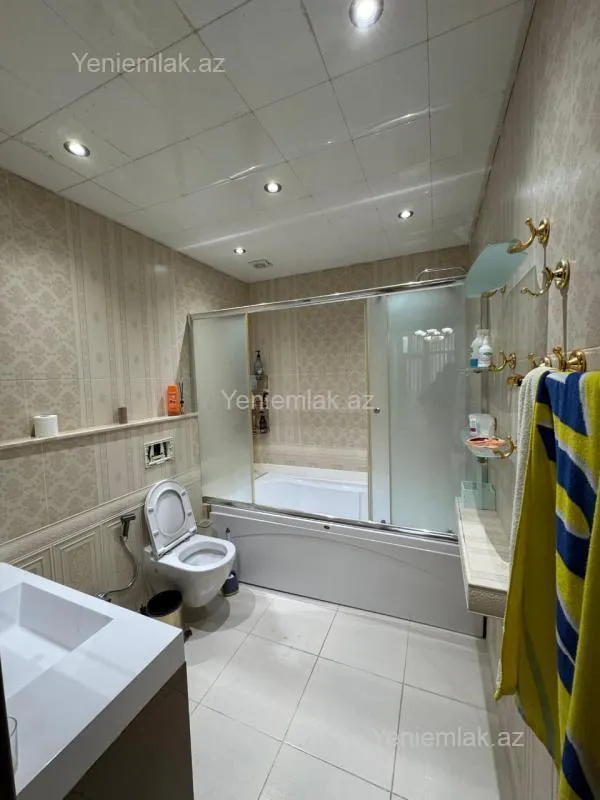 Satılır 4 otaqlı yeni tikili 200 m²