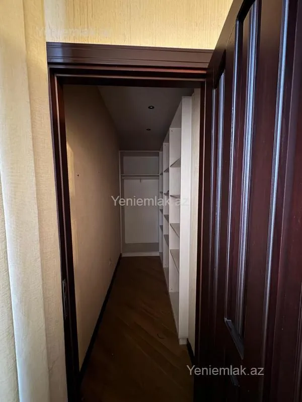 Satılır 4 otaqlı yeni tikili 200 m²