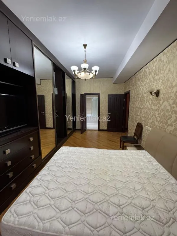 Satılır 4 otaqlı yeni tikili 200 m²