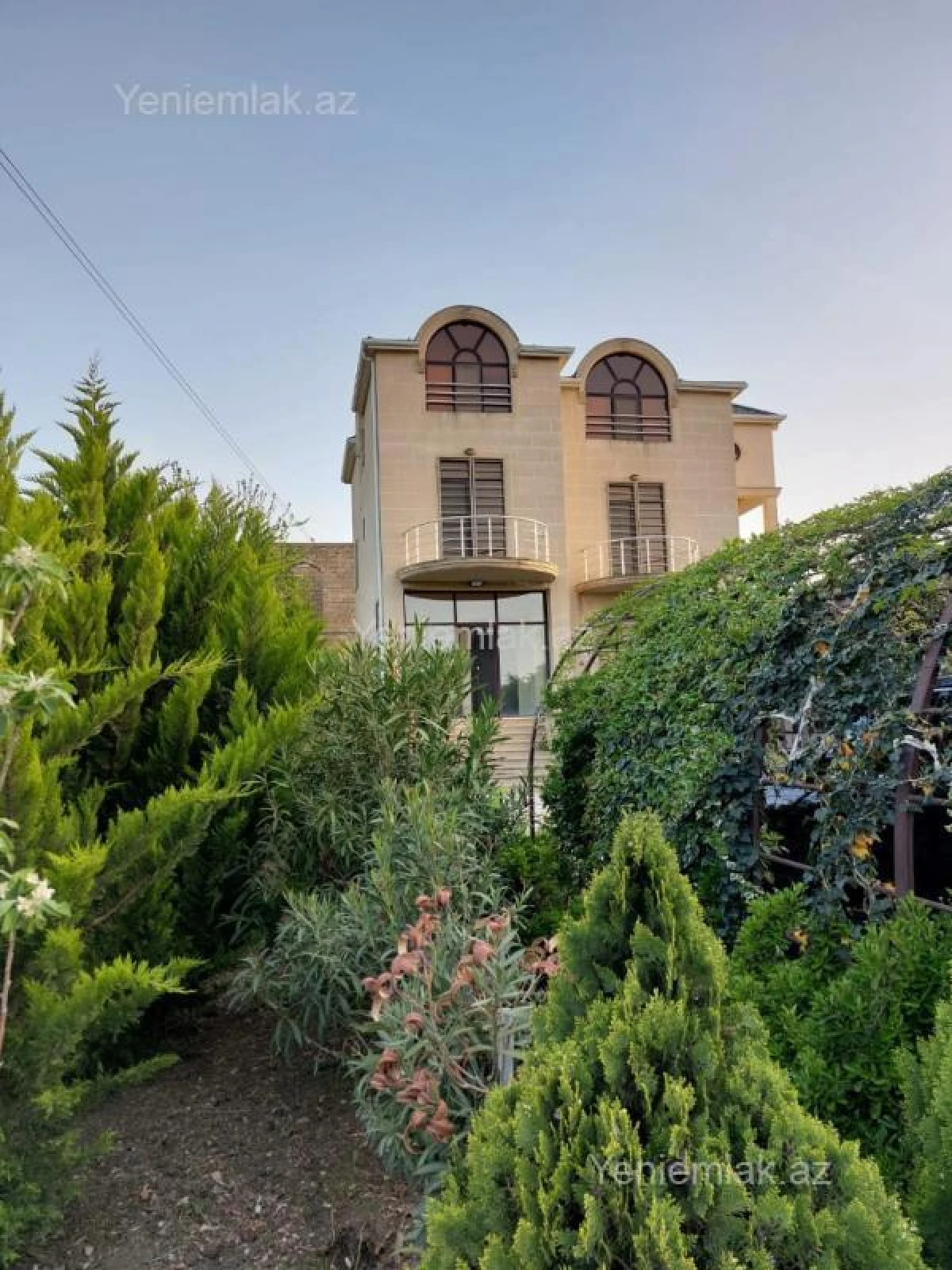 Satılır 6 otaqlı həyət evi 250 m²