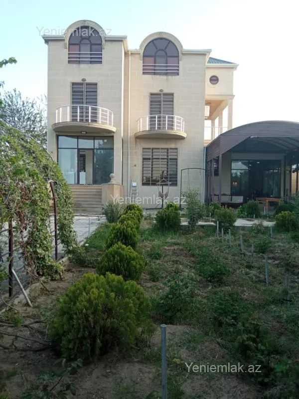Satılır 6 otaqlı həyət evi 250 m²