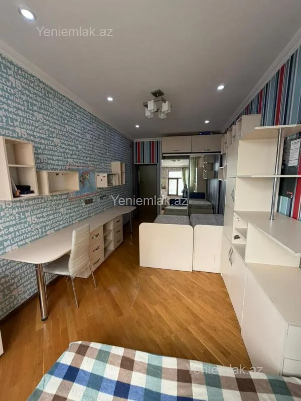 Satılır 3 otaqlı yeni tikili 135 m²