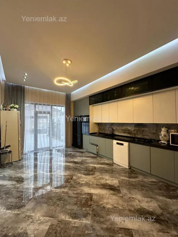 Satılır 4 otaqlı həyət evi 200 m²