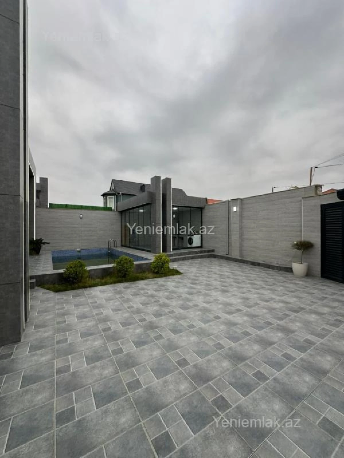 Satılır 4 otaqlı həyət evi 200 m²