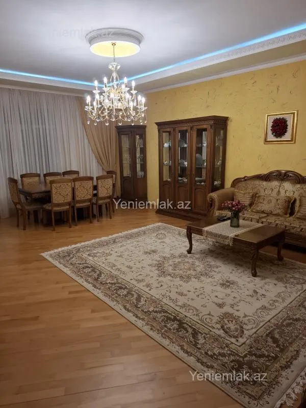 Satılır 4 otaqlı yeni tikili 180 m²