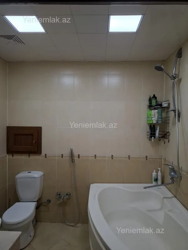 Satılır 4 otaqlı yeni tikili 180 m²
