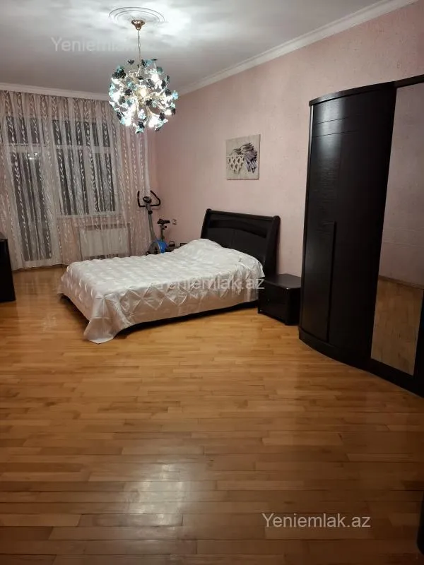 Satılır 4 otaqlı yeni tikili 180 m²