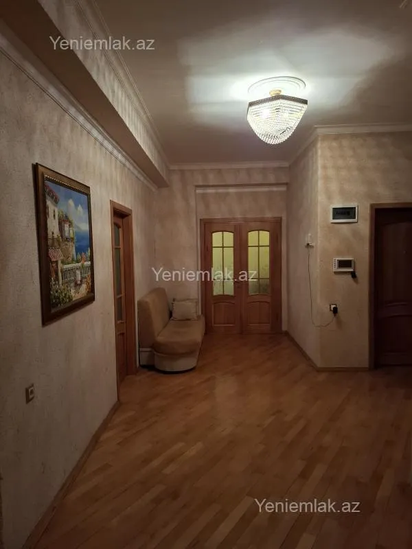 Satılır 4 otaqlı yeni tikili 180 m²
