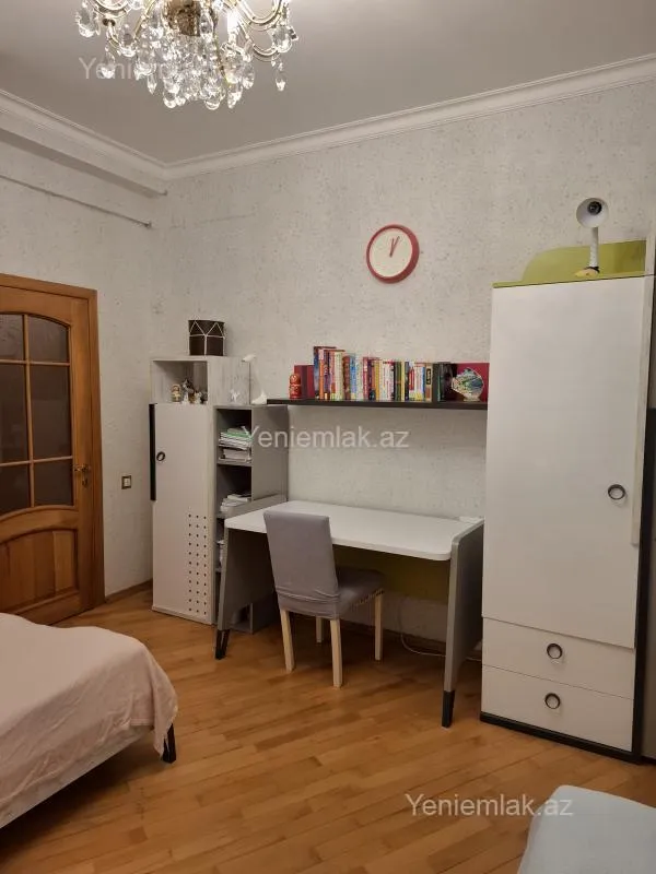 Satılır 4 otaqlı yeni tikili 180 m²