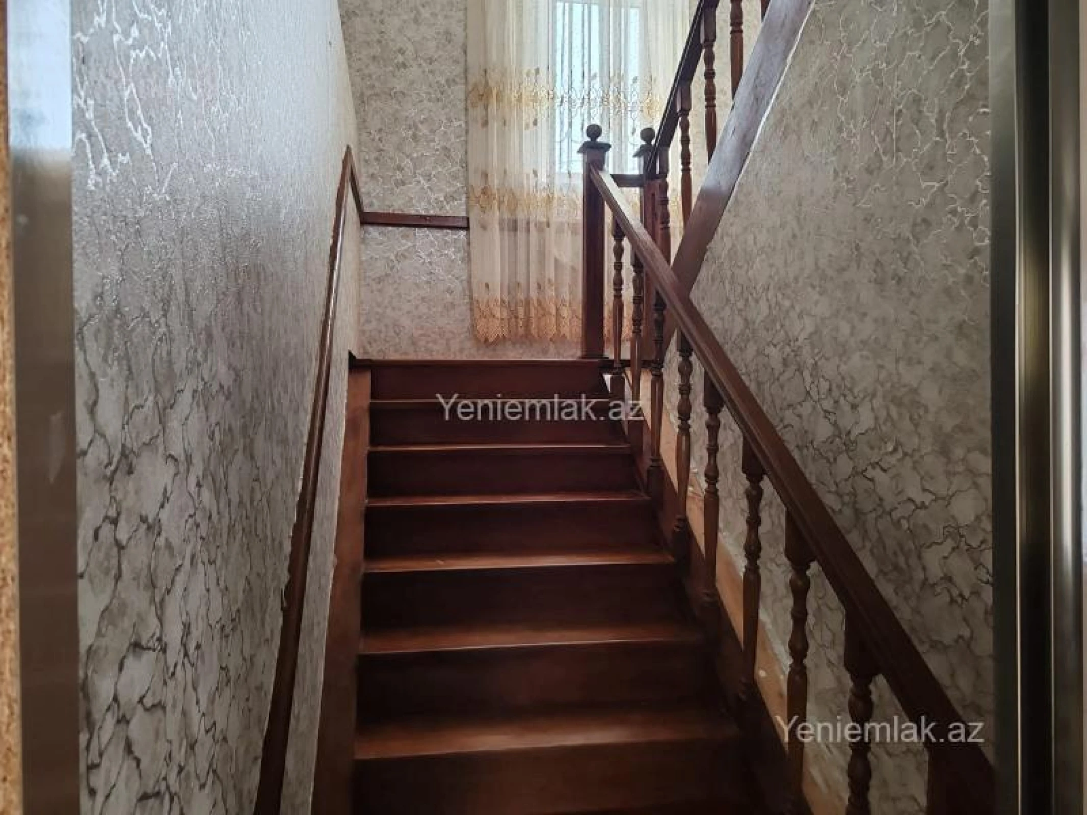 Satılır 4 otaqlı həyət evi 200 m²
