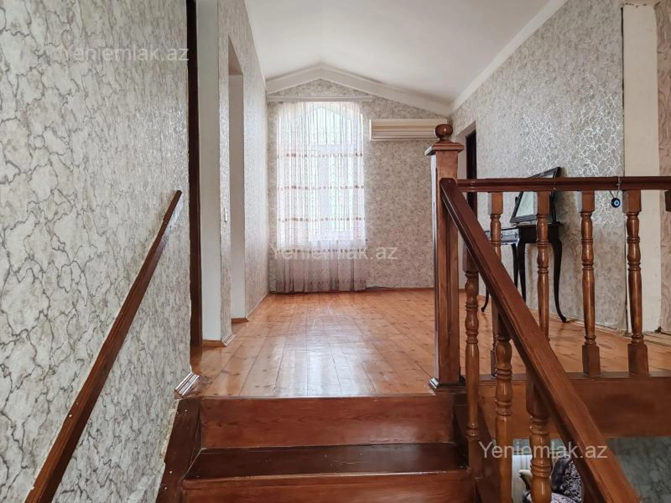 Satılır 4 otaqlı həyət evi 200 m²