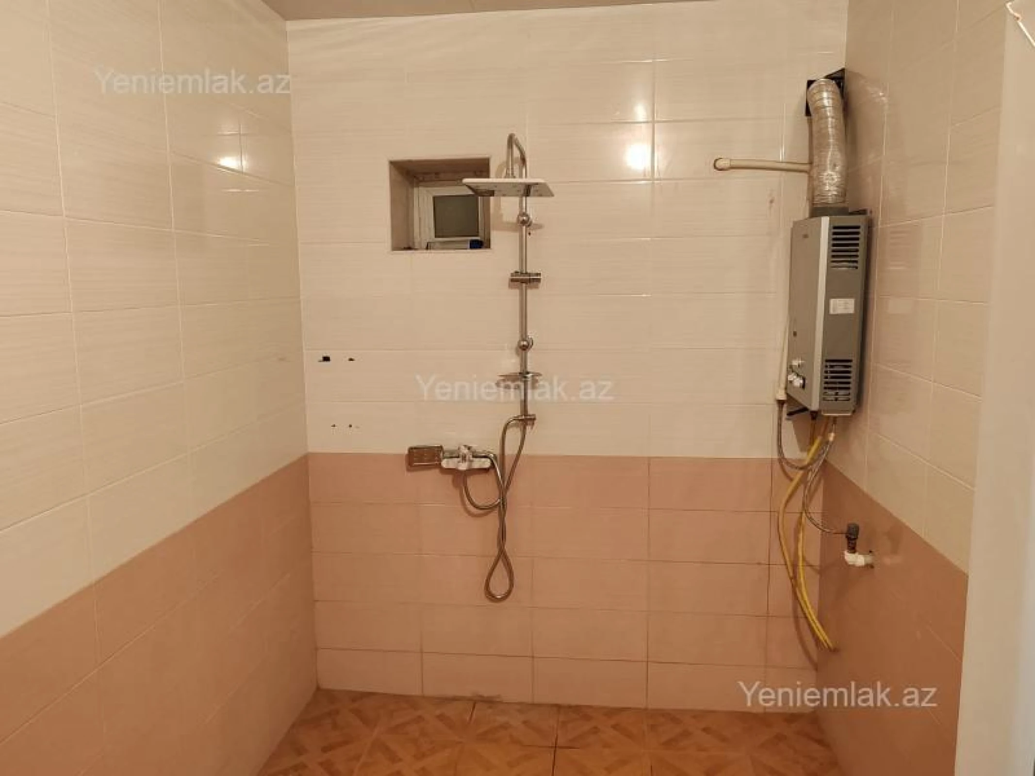 Satılır 4 otaqlı həyət evi 200 m²