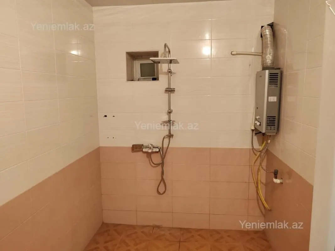 Satılır 4 otaqlı həyət evi 200 m²