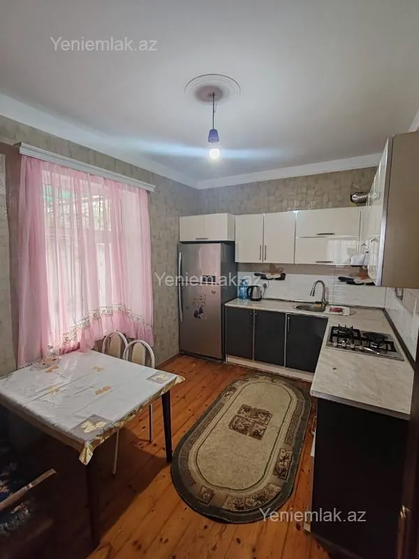 Satılır 4 otaqlı həyət evi 200 m²