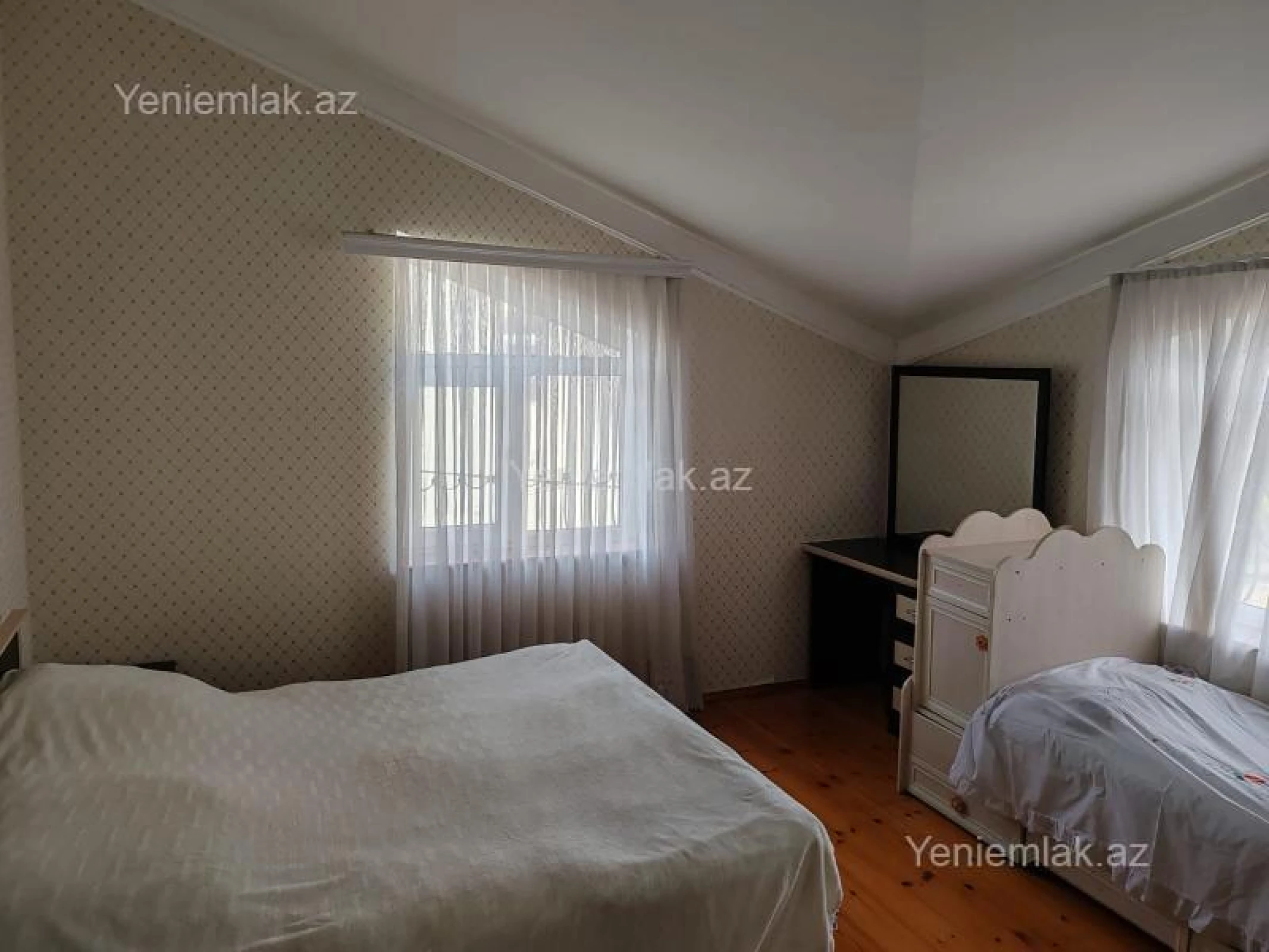 Satılır 4 otaqlı həyət evi 200 m²