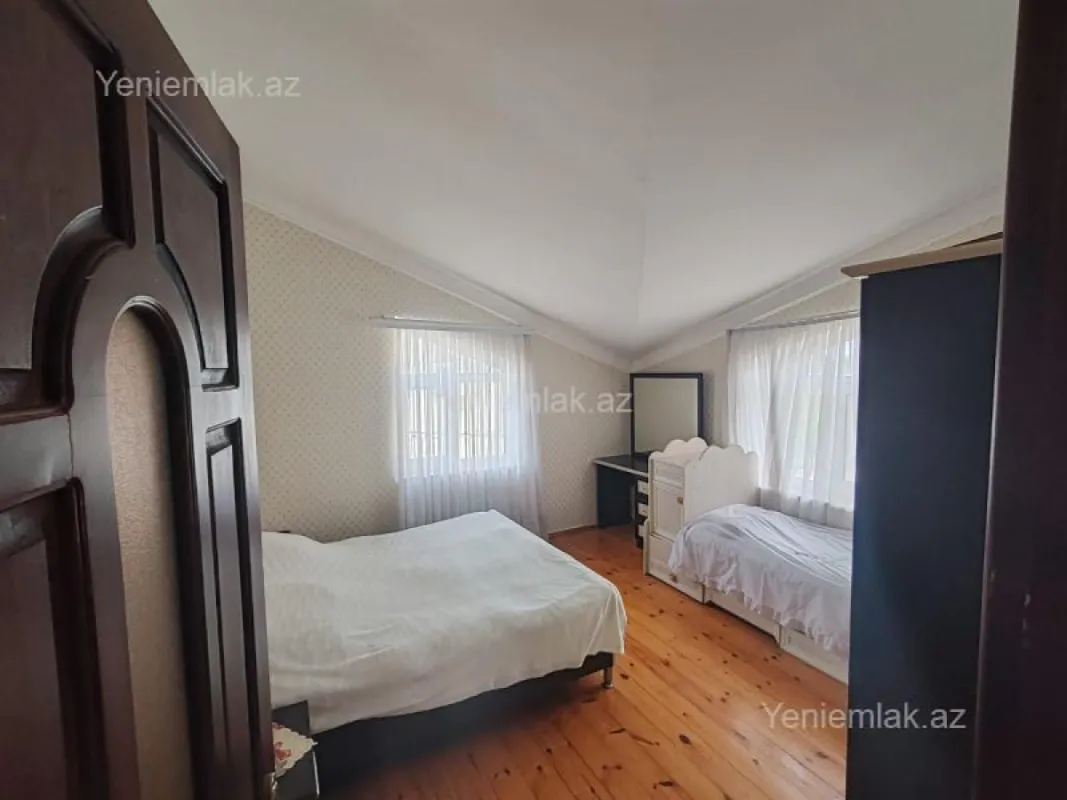 Satılır 4 otaqlı həyət evi 200 m²