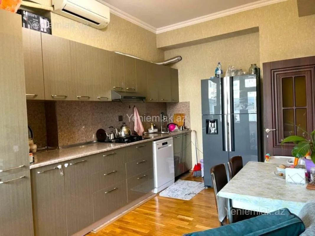 Satılır 3 otaqlı yeni tikili 120 m²