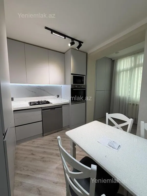 Satılır 3 otaqlı köhnə tikili 80 m²