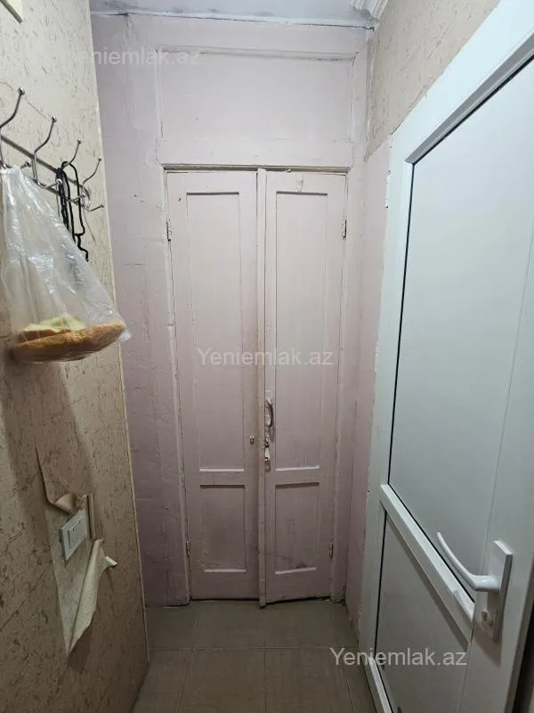 Satılır 1 otaqlı köhnə tikili 32 m²