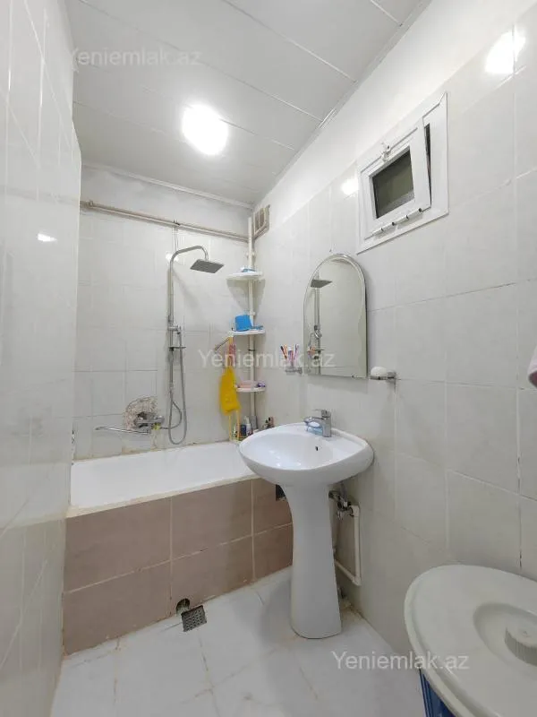 Satılır 5 otaqlı köhnə tikili 110 m²