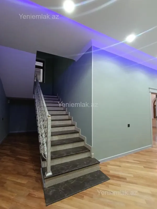 Satılır 6 otaqlı həyət evi 300 m²