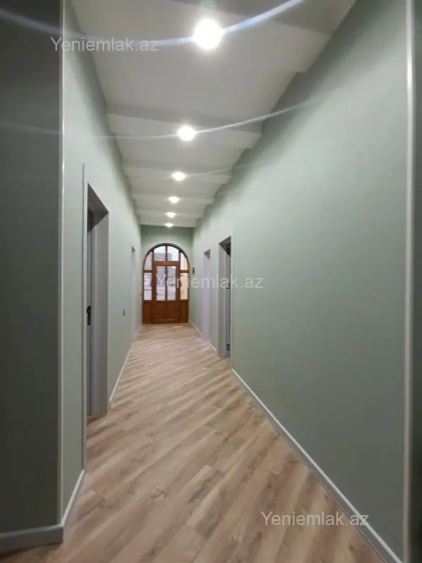 Satılır 6 otaqlı həyət evi 300 m²